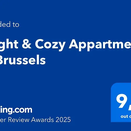 Bright & Cozy In Apartment